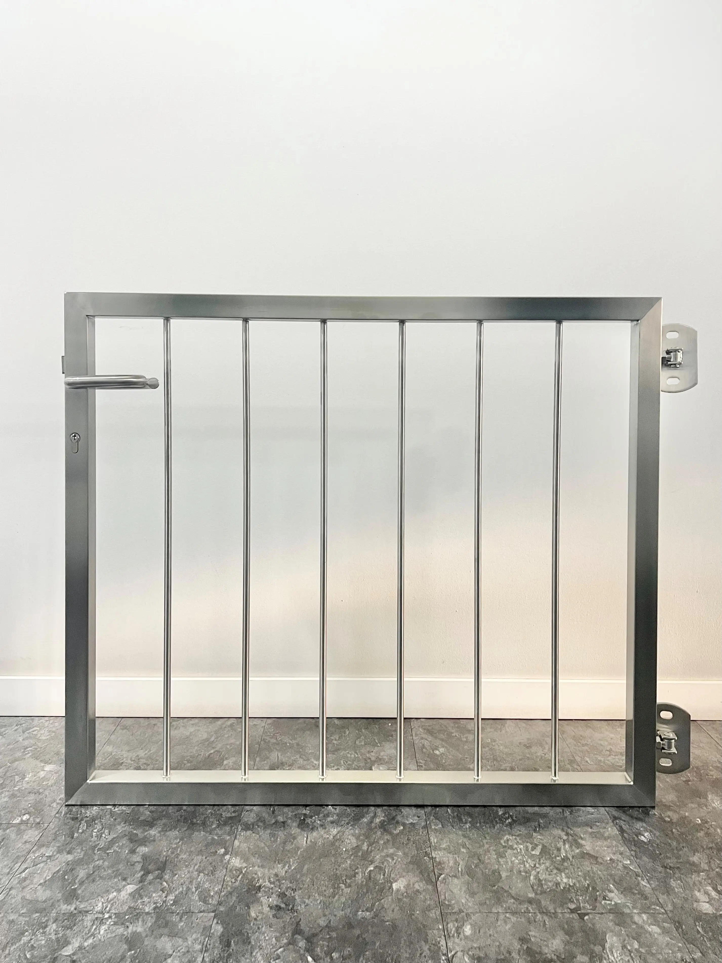 Edles Gartentor mit Vierkantrahmen und Stabfuellung