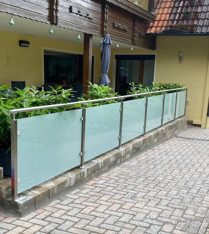 Brüstungsgeländer Edelstahl mit eckigen Pfosten