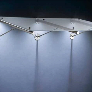 Filigranes Glasvordach mit Edelstahl-Punkthaltern