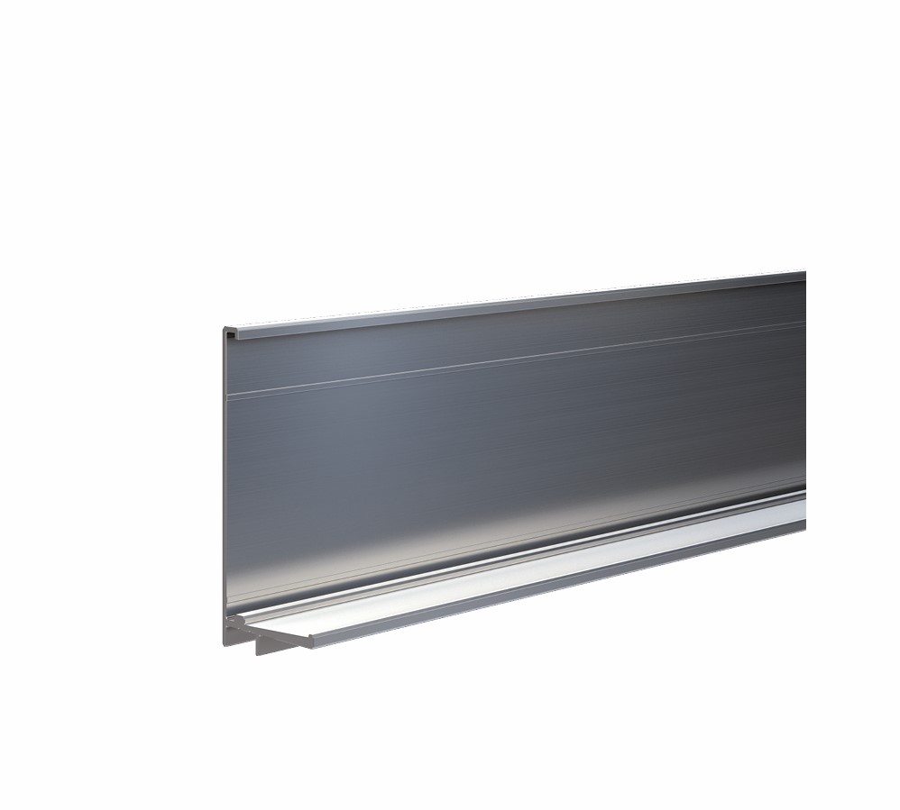 Abdeckprofil fuer vorgesetzte Montage mit Entwaesserung