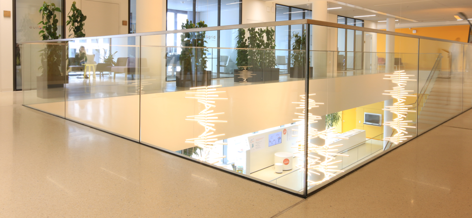Galerie mit Klarglas Ganzglasgeländer Galerie mit Klarglas Ganzglasgeländer