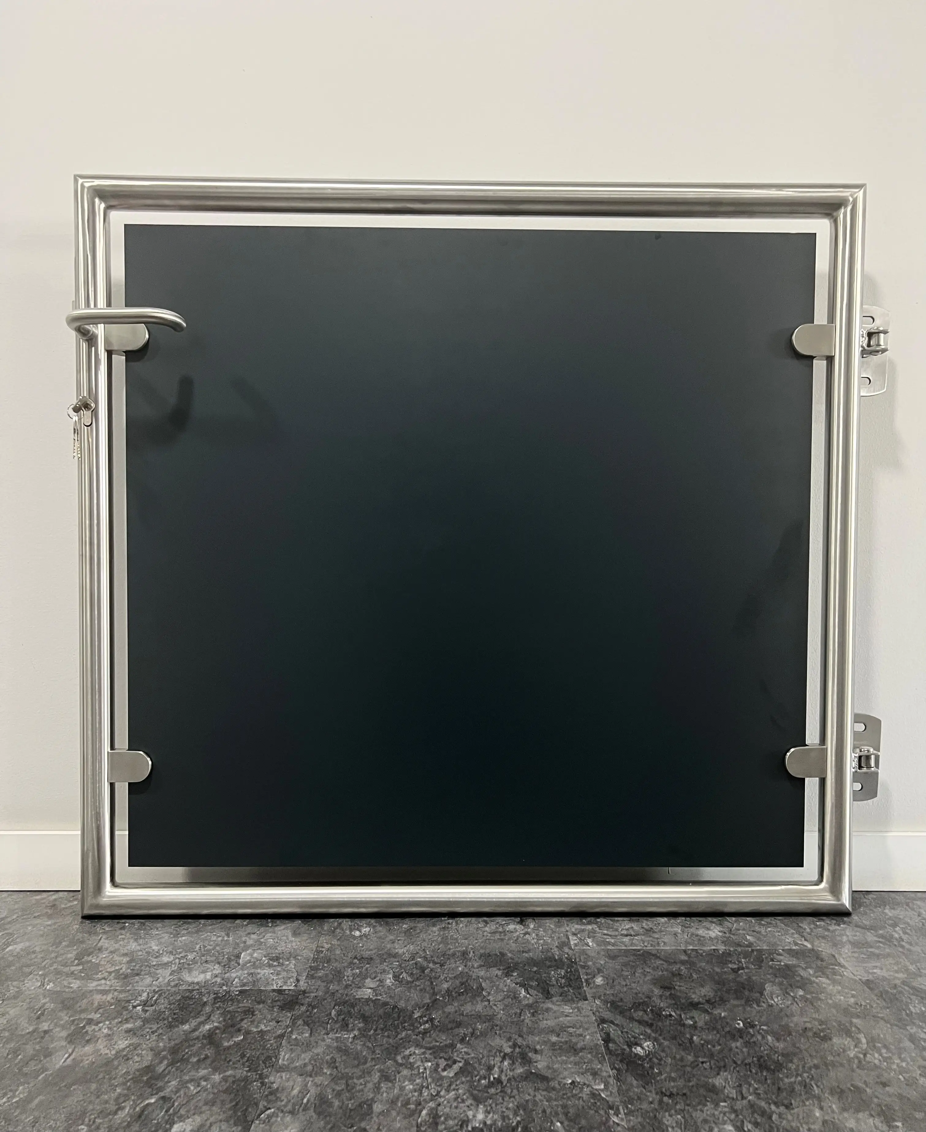 Edelstahl Gartentor mit HPL Fuellung fuer maximale Privatsphaere